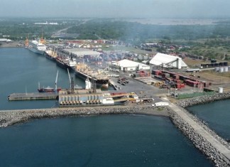 El dragado permitirá retirar sedimentos que dificultan la maniobra de los buques. Foto La Hora: Agexport