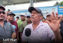 Líderes frente al IGSS de Escuintla tras la presunta desaparición de un bebé