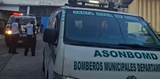 Bomberos permanecen en la cárcel El Boquerón por posible motín Elementos de ASONBOMD alertados por posible motín en la Cárcel El Boquerón. Foto La Hora: ASONBOMD