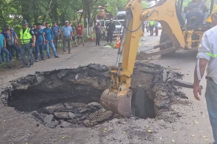 Emergencia por lluvia atendida registrada en Izabal y atendida por Conred el pasado 10 de agosto. Foto La Hora: Conred