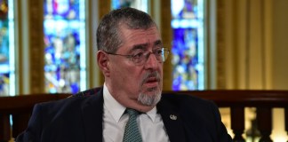 Cincuenta minutos con Bernardo Arévalo: repaso a su Presidencia, los lentos cambios y los enormes retos