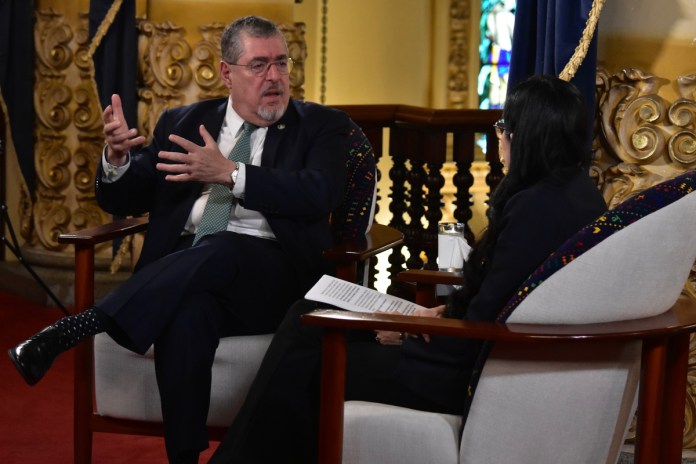 En 2026 nos vamos a jugar la democracia del país, afirma Bernardo Arévalo a La Hora