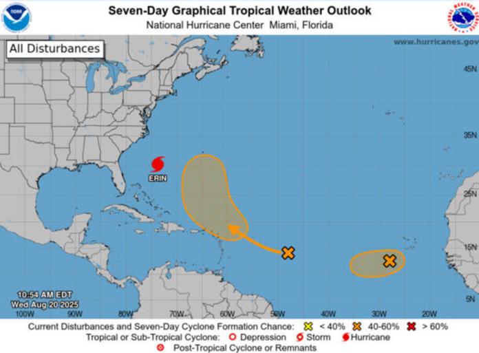 Imagen tomada de la página oficial del Centro Nacional de Huracanes (NHC, en inglés) que muestra el estado del huracán Erin este miércoles.. Foto La Hora: EFE.
