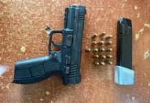 La Policía difundió una fotografía del arma que el menor llevó al colegio. Foto: PNC