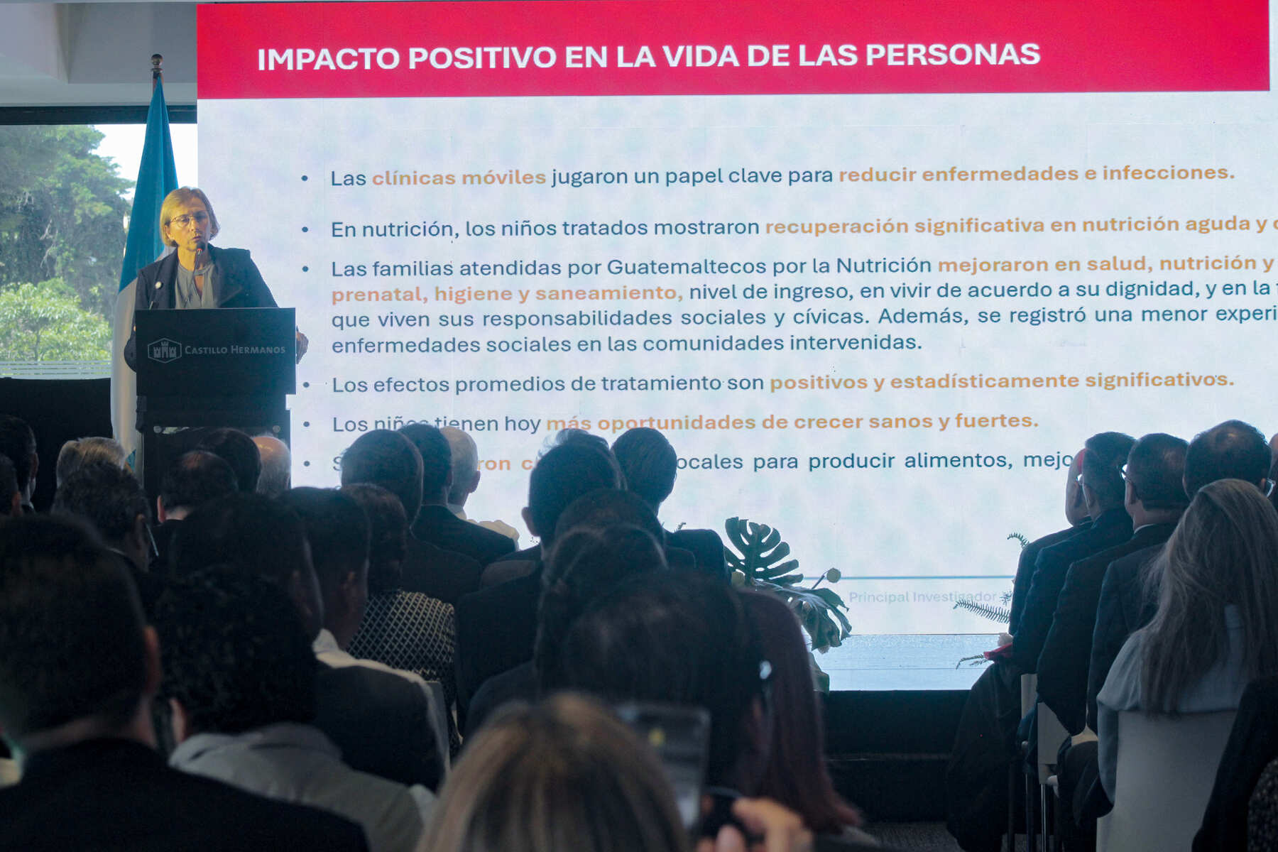 Presentación de resultados por Sophia Aguirre, investigadora principal de la Universidad Católica de América. Foto: Cortesía de Castillo Hermanos.
