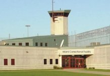 Próximo proyecto "Aligator Alcatraz", en el estado de Indiana, será llamado "Speedway Slammer", afirma a Fox News la secretaria Kristi Noem