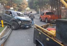 Colisión vehicular complica tránsito en ruta Interamericana, Mixco, km 20.5
