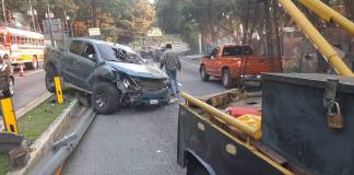 Colisión vehicular complica tránsito en ruta Interamericana, Mixco, km 20.5