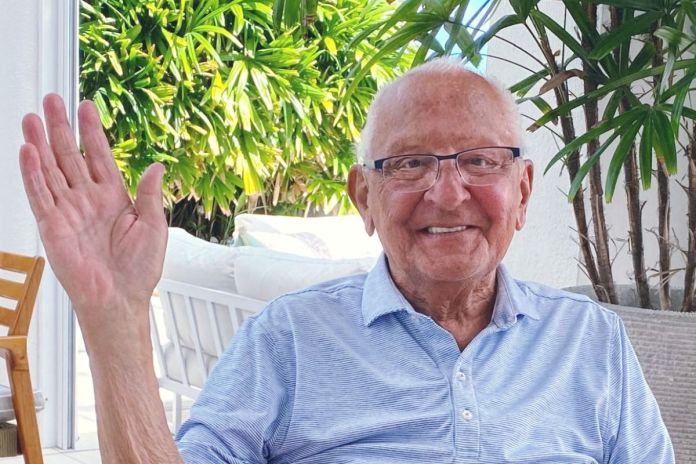 Fotografía del Juez Frank Caprio subida a sus redes sociales. Foto La Hora: Redes Sociales