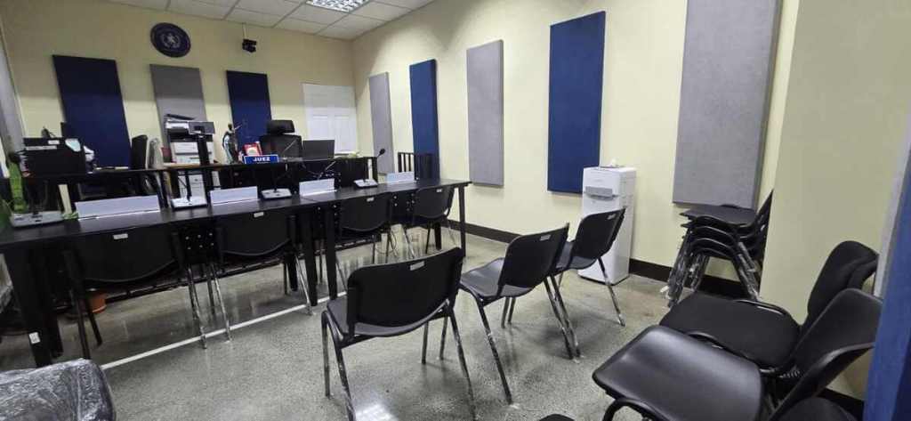 Las salas de audiencias cuentan con capacidad para pocas personas y no tienen sistema de videoconferencia. Foto La Hora: Sergio Osegueda