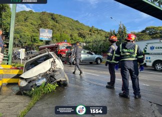 Durante la mañana de este jueves 21 de agosto se registró un accidente de tránsito a la altura del kilómetro 21 de la Ruta Interamericana, Foto La Hora: Bomberos Departamentales.