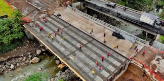 Trabajos en el Puente El Limoncillo como parte de la ampliación y rehabilitacion de autopista Puerto Quetzal. Foto La Hora: ANADIE