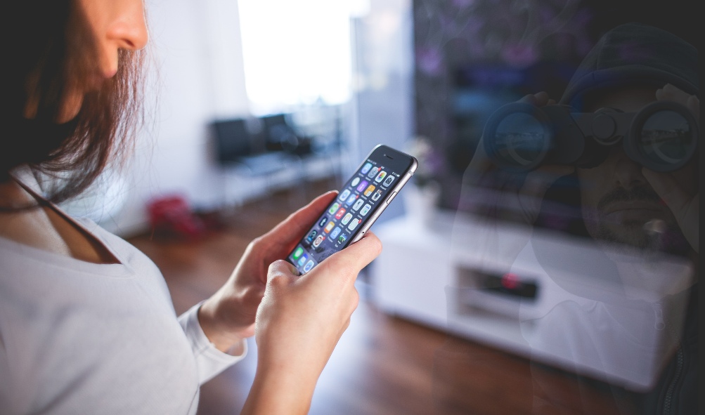 La Hora (18) Los usuarios podrán portar el número telefónico aunque cambien de compañía como lo establece la Ley de Portabilidad Numérica. Foto: La Hora / Canva