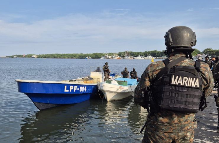 Personal de la Marina de la Defensa Nacional interceptaron dos embarcaciones de origen mexicano en costa del Pacífico.