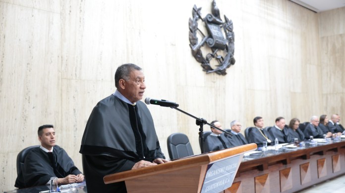 El magistrado Mauricio Corado Campos es uno de los que pertenece a ese bloque y tiene incidencia en las decisiones de casos penales. Foto La Hora: Organismo Judicial.