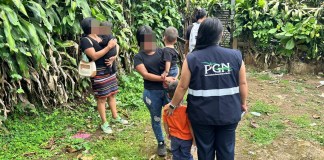 Rescatan a tres menores de edad que vivían en condiciones insalubres en Quetzaltenango