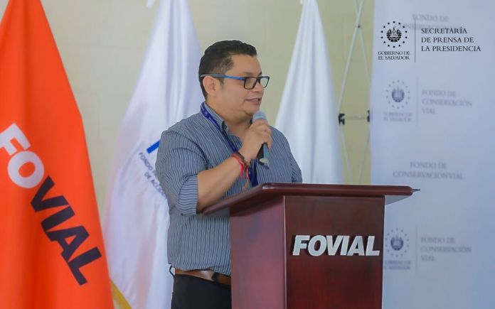 Ministra de Educación de El Salvador, Karla Trigueros, informó que ordenó la destitución inmediata del director y subdirector del Instituto Técnico Industrial.