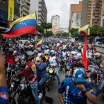 Miles de motoristas recorren Caracas en respaldo a Maduro y contra las "amenazas" de EEUU