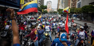 Miles de motoristas recorren Caracas en respaldo a Maduro y contra las "amenazas" de EEUU