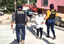 Mujer que presuntamente extorsionaba transportistas es capturada en Jalapa. Foto La Hora: PNC