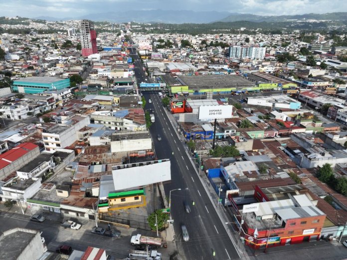 Reabren la Calle Martí tras trabajos de mantenimiento vial. Foto La Hora: X Ricardo Quiñonez.