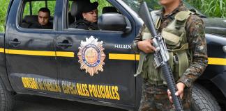 Según el director de la PNC, el aumento de la violencia se debe al narcomenudeo. Foto La Hora: EFE.