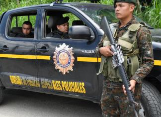 Según el director de la PNC, el aumento de la violencia se debe al narcomenudeo. Foto La Hora: EFE.