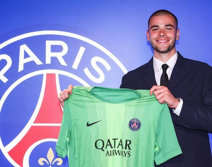PSG Lucas Chevalier