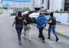 Padre e hija, alias “canche” y “china” fueron capturados tras allanamiento en Santa Catarina Pinula . Foto La Hora: PNC