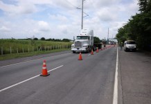 CIV gestiona retiro de más de 400 postes eléctricos en autopista Escuintla-Puerto Quetzal CIV gestiona retiro de más de 400 postes eléctricos en autopista Escuintla-Puerto Quetzal. Foto La Hora: CIV.