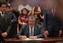 Arévalo propone reformas para construcciones estatales en territorios comunitarios sin que sean otorgados al Estado Arévalo propone reformas para permitir construcciones estatales en territorios comunitarios sin que sean otorgados al Estado.