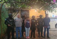 Presuntos implicados en un secuestro capturados en Villa Canales. Foto La Hora: MP