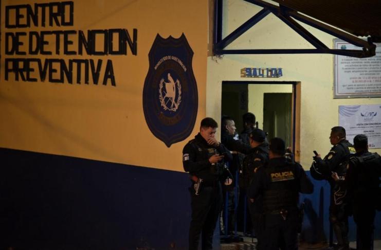 Reos liberan a guardias del SP retenidos en zona 18 y Pavón tras horas de tensión. Foto La Hora.