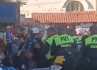 Reportan riña entre vendedores ambulantes y PMT de Escuintla. Foto La Hora: Captura de pantalla