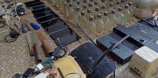 Licor y objetos incautados tras requisa en la Granja de Rehabilitación “Canadá” . Foto La Hora: PNC