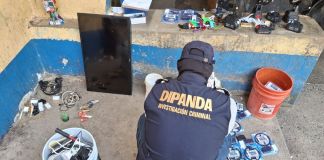 Localizan teléfonos celulares y listas con números telefónicos tras requisa en el Centro de Rehabilitación de Izabal. Foto La Hora: PNC