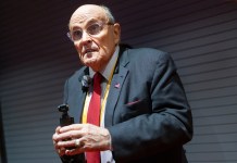 Rudolph Giuliani, exalcalde de Nueva York es hospitalizado tras accidente de tránsito Rudy Giuliani, exalcalde de Nueva York, hospitalizado tras un accidente de coche