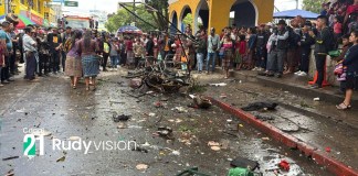 Incendio y explosión de cilindro de gas en parque central de Santa Cruz del Quiché. Foto La Hora: Rudyvision Noticias Quiche