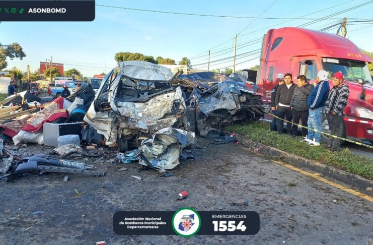 Un accidente de tránsito se registró la madrugada de este viernes 1 de agosto en el kilómetro 89 de la Ruta Interamerican. Foto La Hora: Bomberos Departamentales.