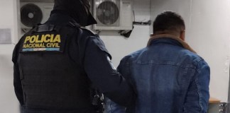 Guardia del Sistema Penitenciario es sorprendido con celular oculto en plato de comida