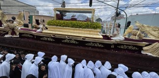 El Sepultado de Santa Catalina recorre las calles del Centro Histórico por sus 25 años de consagración Archivo de 25 años de la procesión del Sepultado de Santa Catalina. Foto La Hora: José Orozco
