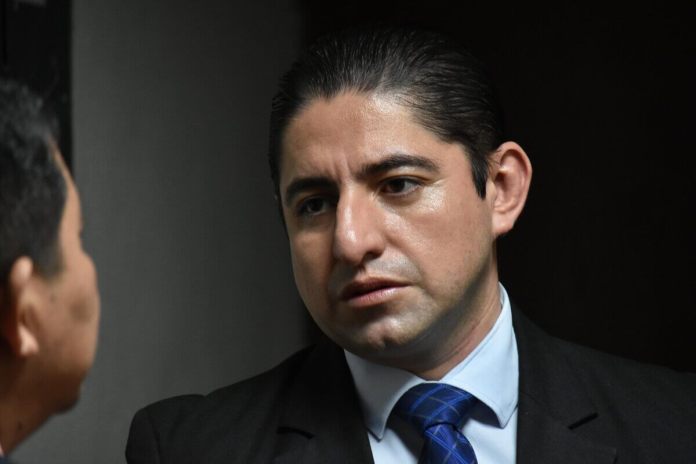 El exfiscal Stuardo Campo ha esperado más de un año para que el juez Jimi Bremer conzca su petición de medida sustitutiva. Foto La Hora: Daniel Ramírez