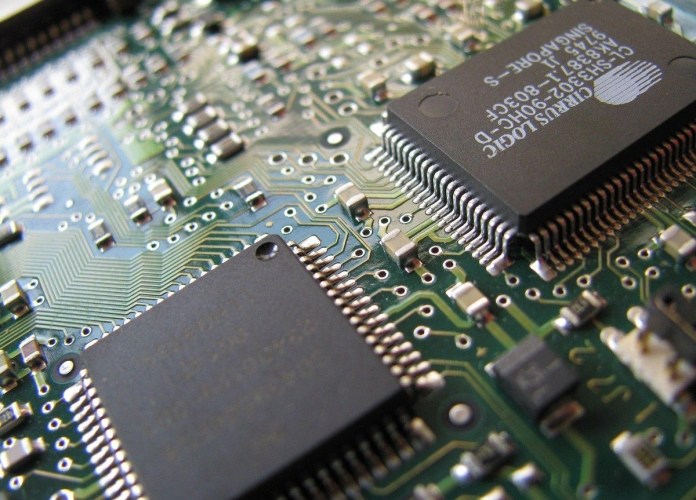 Trump anuncia plan de aranceles para semiconductores, uno de los productos que Gt quiere fabricar