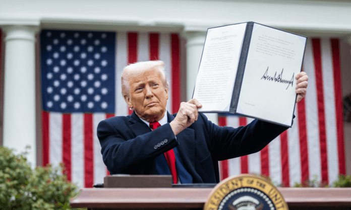 Trump mantiene el arancel del 10% a Guatemala, tras orden que grava a otros países