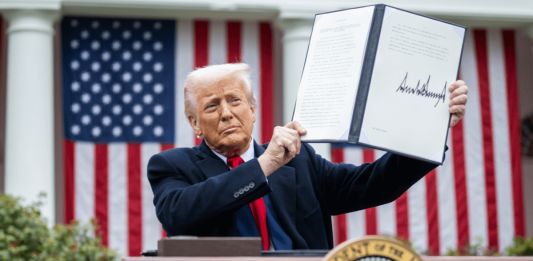 Trump mantiene el arancel del 10% a Guatemala, tras orden que grava a otros países
