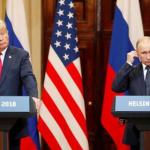 Fotografía de archivo del 16 de julio del 2018 donde aparece el presidente de Estados Unidos, Donald Trump (i), y el presidente de Rusia, Vladimir Putin, participando en una rueda de prensa en el Palacio Presidencial de Helsinki (Finlandia). Foto La Hora. EFE.