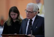Padre del senador Miguel Uribe Turbay ocupará su lugar en disputa presidencial Uribe Londoño asume precandidatura presidencial. Foto La Hora: EFE.