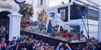 La procesión de la Virgen de la Asunción recorre calles y avenidas del Centro Histórico. Foto La Hora: José Orozco