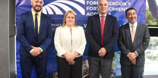 De izquierda a derecha: Luis Arturo Ramírez, coordinador de asuntos corporativos de Walmart; Bárbara Viñals, directora de operaciones de Walmart; Amador Carballido, director general de AGEXPORT; Moisés Mérida, director de alianzas para el desarrollo de AGEXPORT. Foto: La Hora/ José Orozco.