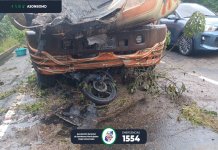 Bomberos atendieron el incendio de un bus involucrado en un accidente de tránsito en la ruta Interamericana. Foto: Bomberos Municipales Departamentales